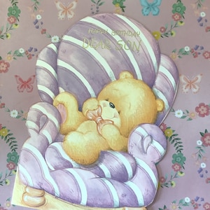 Circa 1980s vintage Carte « Joyeux anniversaire cher fils » inutilisée avec ADORABLE Teddy Bear Relaxing on a Chair Design by Ken - Nostalgic Card To Keep