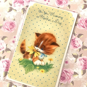 RARO biglietto vintage/retrò degli anni '70 circa "Per te mamma per la festa della mamma" con simpatico gatto e motivo floreale - Dolce verso all'interno - Biglietto mummia amante dei gatti