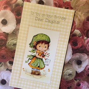 RARE carte rétro/vintage des années 1970 « À vous le jour de votre anniversaire chère fille » - Jolie fille de Style « Holly Hobbie » Design - Doux vers - Nostalgie