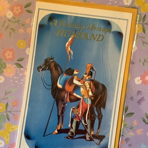 Cartão retrô EXTREMAMENTE RARO vintage por volta de 1960 'Uma mensagem de aniversário do marido' com design de cavaleiro em um cavalo - Verso doce - Cartão nostálgico