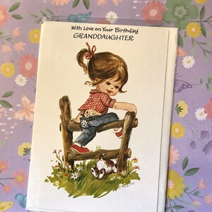 Carte vintage des années 1970 « With Love on Your Birthday Granddaughter » EXTRÊMEMENT RARE conçue par J. Phakos - Jolie petite fille - Fan rétro