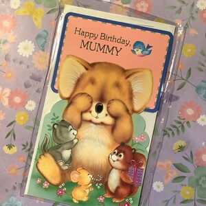 Cartão RARO verdadeiro vintage/retro por volta dos anos 1970 "Feliz aniversário, mamãe" com design fofo de coala e outros animais - Cartão nostálgico - Verso doce