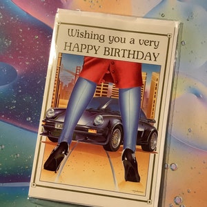 Cartão RARO Vintage Circa 1980s 'Desejando a você um Feliz Aniversário' - Cena retrô de São Francisco com carro esportivo e mulher em sapatos de salto alto