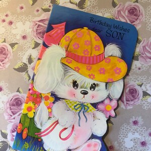 Cartão Vintage/Retro EXTREMAMENTE RARO, por volta de 1960, 'Desejos de aniversário, querido filho' - Cachorro fofo e design floral descolado - Cartão nostálgico - Verso doce