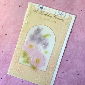 RARE carte originale vintage des années 1970 inutilisée « Une salutation d'anniversaire à une soeur attentionnée » - superbe design floral - vers sentimental