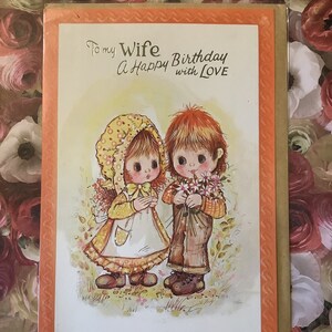 ZELDZAME Vintage Circa jaren 1970 'Aan mijn vrouw een gelukkige verjaardag met liefde' kaart SCHATTIGE Holly Hobbie stijl jongen & meisje ontwerp zoet, sentimenteel vers