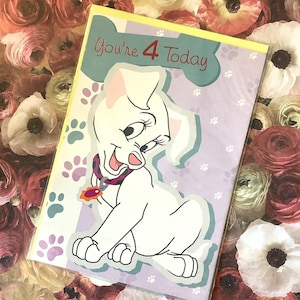 Cartão Vintage Circa 2000 Walt Disney 102 Dálmatas 'Você tem 4 anos hoje' - Design de cachorrinho ADORÁVEL - Saudação simples - Cartão de cachorro fofo para guardar
