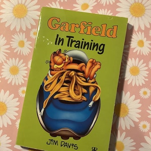 RARE Vintage 1995 &#39;Garfield In Training&#39; by Jim Davis in Paperback - Collectable - Comic Strips - Garfield Fan Gift - Book No 30 in Series