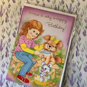 RARA cartolina vintage/retrò degli anni '80 'Have a very happy Birthday' - Cute Little Girl Grooming Her Dog Design - Sweet Verse - Carta nostalgica