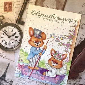Cartão vintage/retrô raro, por volta dos anos 1980, 'No seu aniversário com muitas felicidades' - Design de noiva e noivo de coelho fofo em um barco fluvial - Verso doce