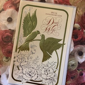 ZELDZAME PRACHTIGE Originele Vintage/Retro Circa jaren 1970 'Special Anniversary Love Dear Wife' Kaart met mooi vers - Pretty Gold Doves Design