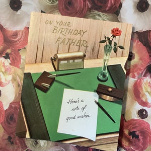 Biglietto quadruplo vintage ESTREMAMENTE RARO degli anni '50 circa 'Per il tuo compleanno padre' - Design da scrivania - Versetto sentimentale - Biglietto per il tesoro