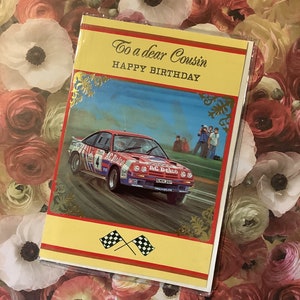 Cartão RARE Vintage/Retro Circa 1980 'Para um querido primo feliz aniversário' - Design de carro de rally - Cartão de amante de carro de rally - Verso doce - Cartão nostálgico