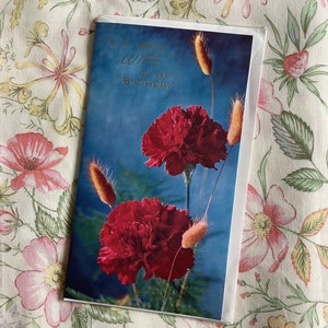 LINDO vintage por volta de 1970 'Para minha querida esposa em seu aniversário' lindo cartão com foto de cravos vermelhos retrô - verso doce - um cartão para guardar