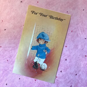 Cartão vintage MUITO RARO, por volta dos anos 1960, em branco, "Para seu aniversário", com design de jogador de futebol de olhos castanhos grandes - Saudação doce - Cartão divertido e retrô para amantes