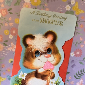 Raro vintage por volta de 1960 'Uma saudação de aniversário, querida filha' Cartão grande recortado - Design de urso fofo - Verso doce - Cartão de filha amorosa retrô