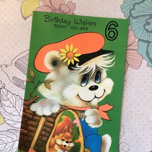 RARE Vintage/Retro Circa 1960 'Desejos de aniversário hoje você tem 6' Cartão - Cartão bonito com design de urso recortado com doce saudação - Kitsch colecionável