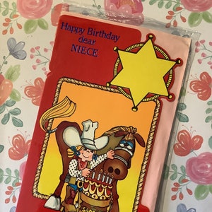 Cartão em formato de 'Feliz Aniversário, querida Sobrinha' RARE & Fabulous Vintage Circa 1980 - Design super fofo e kitsch de vaqueira e cavalo - Amante retrô