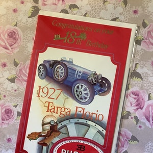 Cartão RARE Vintage Circa 1980 'Parabéns pelo seu 18º aniversário' IMPRESSIONANTE Bugatti Sports Car 1927 Targa Florio Race Design - Car Lover