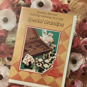 Raro biglietto vintage/retrò degli anni '80 "Sending Warmest Birthday Greetings to a very Special Grandpa" - Biglietto fotografico per scacchi/dama/carte da gioco