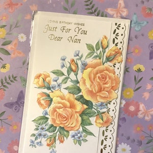 Cartão RARE Vintage Circa 1980 'Loving Birthday Wishes Just For You Dear Nan' com lindo design floral e lindo verso sentimental -Nostalgia