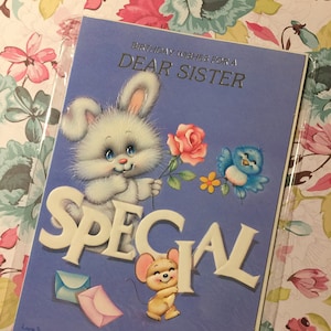 RARE Beautiful Circa 1970 Vintage/Retro Unused 'Desejos de aniversário para uma querida irmã' Design super fofo de coelho, rato e pássaro azul - verso doce