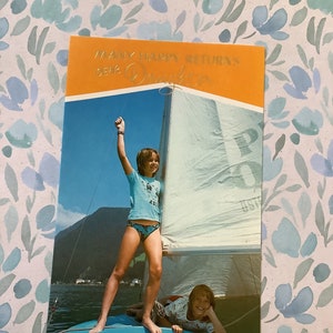 RARO, cerca dos anos 70, "muitos retornos felizes, cara filha" cartão retro com fotos apresentando meninas que Windsurfing! Cartão Filha Amante Retro - Saudação Doce