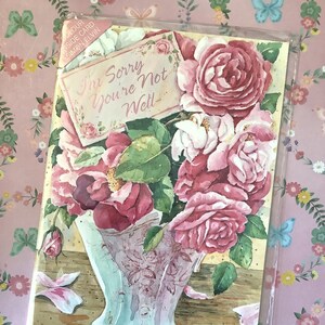 RARE vintage Circa 1990s Carte 'I’m Sorry You’re Not Well' avec joli vase floral design par Karen Smith décoré à l’intérieur avec une douce salutation