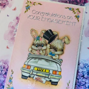SELTENE Vintage / Retro -Circa 1970er Jahre ungeschriebene Glückwünsche auf Ihrer Verlobungskarte Süßes Kaninchen-Paar & Hochzeitsauto-Design -Süße Pevril-Karte