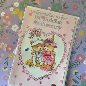 Rare carte vintage des années 1980 « Félicitations pour votre 1er anniversaire de mariage » - mignons oursons sur une balançoire - rétro/amoureux des ours en peluche