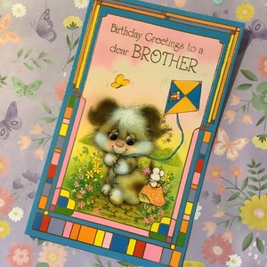 Cartão RARO Vintage Circa 1970s 'Saudações de aniversário para um querido irmão' - Design fofo, divertido e kitsch de cachorro empinando pipa - Verso doce - Retro