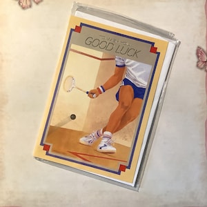 RARA cartolina d'epoca degli anni '80 circa "Per augurarti buona fortuna" con un disegno di un giocatore di squash - Semplice saluto - Superamento esame - Nuovo lavoro - Carta retrò