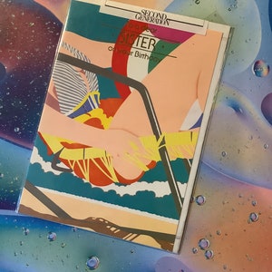 RARE Circa 1980 Vintage/Retro ‘Para uma querida irmã no seu aniversário’ Design ‘Lady on the Beach’ - Retro/Holiday Loving Sister - Cartão de qualidade
