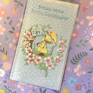 Cartão vintage raro da década de 1970 "Desejos de aniversário para sua neta" - Linda garotinha, pássaro azul e design floral - Cartão vintage para amantes