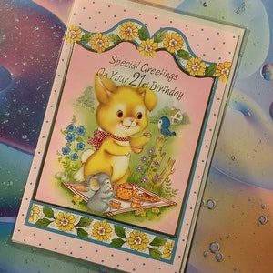 Cartão vintage raro por volta dos anos 1970 "Saudações especiais no seu 21º aniversário" Coelho fofo, rato e pássaro azul curtindo um piquenique - Sweet Verse