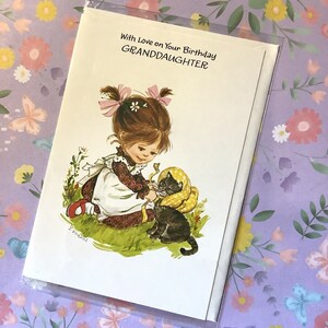 Biglietto ESTREMAMENTE RARO vintage degli anni '70 circa "Con amore per il tuo compleanno nipote" disegnato da J. Phakos - Design simpatico gatto e bambina