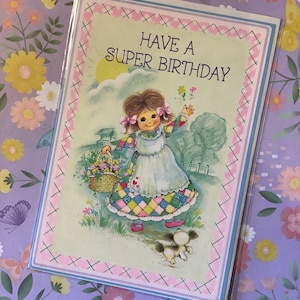 Cartão RARE Vintage/Retro Circa 1970 'Tenha um Super Aniversário' - Menina super fofa, cachorro e design floral - Verso doce - Amigo amoroso retrô