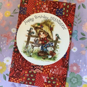 Cartão RARO Vintage/Retro por volta dos anos 1970 'Feliz Aniversário, Neto' - Um Cartão Polly Patches com Design Fofo de Menino e Pássaros - Neto Amoroso Vintage