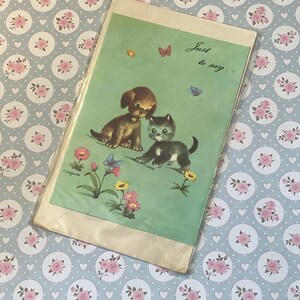 Cartão de aniversário vintage muito RARO por volta dos anos 1960 com um design DESLUMBRANTE de gato e cachorro da artista francesa Jeanne Lagarde - Um cartão divertido, doce e nostálgico