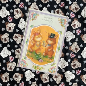 RARE Vintage/Retro Circa 1970s 'Felicitaciones por el día de su boda' Tarjeta grande ADORABLE Diseño de novia y novio de conejo - Tarjeta linda y nostálgica