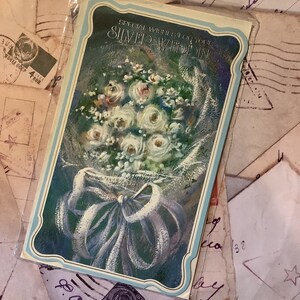Tarjeta de aniversario rara de bodas de plata de la década de 1970, "Clásico de Sharpe", con un bonito diseño de ramo floral, verso sentimental y tarjeta para el 25.º aniversario.