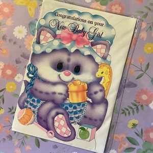 Tarjeta vintage/retro rara de la década de 1970: "Felicitaciones por tu bebé" - Diseño de gatito adorable - Verso sentimental encantador - Amantes de lo retro
