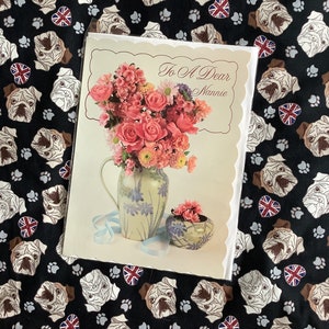 RARO Grande Verdadeiro Vintage Circa 1980s 'Para uma Querida Nannie' BONITO Cartão de Aniversário Floral Retro Fotográfico - Cartão Nostalgia Loving Nannie - Sweet Verse