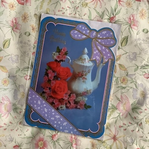ZELDZAME Grote True Vintage Circa jaren 1970 'Happy Birthday' Retro Floral Photo Card - Floral Coffee Pot - Nostalgie/Floral Lover - Zoete verskaart