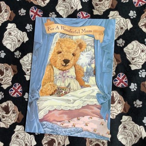 RARE carte d'anniversaire « For a Wonderful Mum » vintage des années 1990 - ADORABLE momie ours en peluche « Bengry Bears » par Sarah Bengry - décorée à l'intérieur