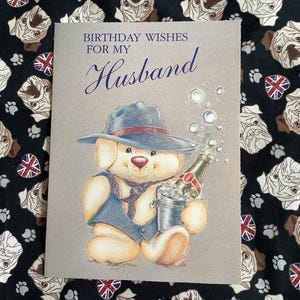 RARO cartão grande A4 vintage/retro, por volta dos anos 1980, &quot;Desejos de aniversário para meu marido&quot; - Cachorro fofo segurando champanhe - Versículo doce dentro