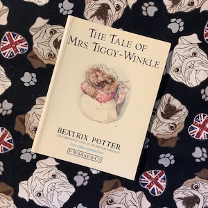 Beau livre Beatrix Potter vintage 1987 intitulé « The Tale Of Mrs Tiggy-Winkle » en livre de poche - livre cadeau pour les amoureux des hérissons - complet avec étiquette