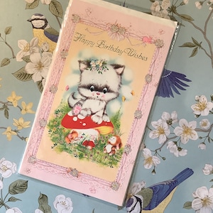 ZELDZAME vintage kaart 'Happy Birthday Wishes' uit de jaren 80 met Kitsch Big Blue Eyed Cat zat op een paddenstoelontwerp - lieve groet - nostalgie