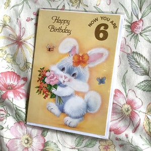 RARE carte vintage des années 1980, joyeux anniversaire maintenant que vous avez 6 ans, adorable lapin avec un design de bouquet de fleurs - carte nostalgique avec un vers doux