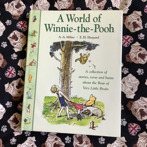 Vintage 2001 &#39;A World of Winnie the Pooh&#39; Large Hardback Book by A A Milne & E H Shepard -A collection of stories, verse and hums -Book Gift